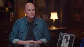 "Kiedy mają wypalić śmiertelne kule, jeden z ronowców wyciąga ją sprzed muru"
