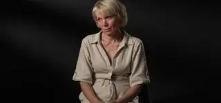 Larisa: Dusili reklamówką. Bili. Przystawiali broń i krzyczeli, że zaraz pociągną za spust