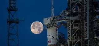 Najdroższa rakieta NASA i presja czasu. Wyścig o Księżyc znów przyspiesza