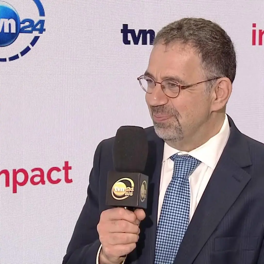  Daron Acemoglu