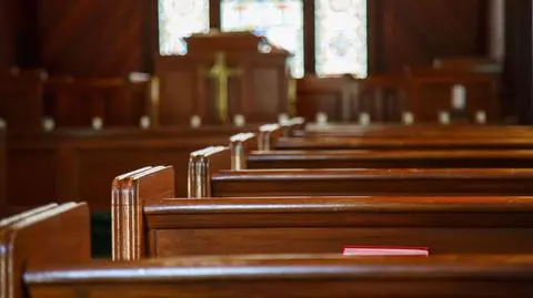 "Młodzi oddalają się od Kościoła". Raport 