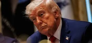 "Już się nie da zrzucić na Bidena". Trump w pułapce własnej retoryki