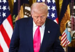 "Prezydent pokoju wkręci Amerykę w działania wojenne"?