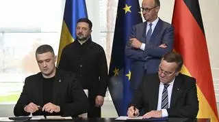 "Rosja dostaje cięgi, a on traci stanowisko". Kontrowersje po decyzji Zełenskiego