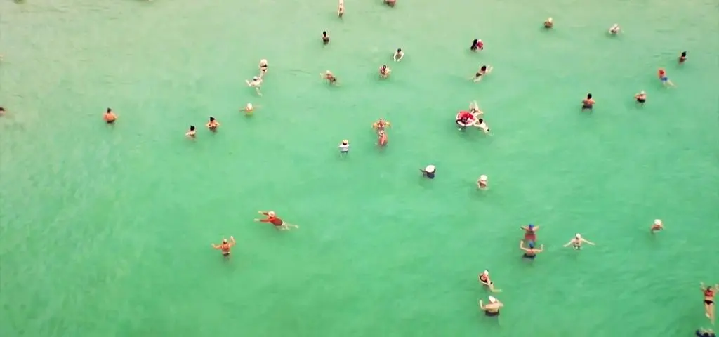 Raj dla turystów tonie w śmieciach. Czy tak właśnie chcemy podróżować?