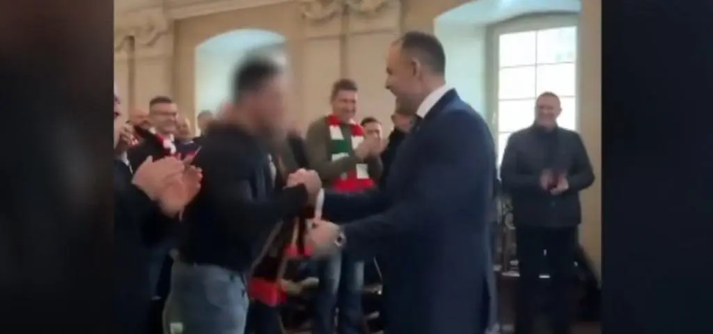 Kim jest "Dragon", który witał się z prezydentem?