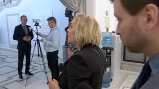 Udawała rozmowę przez telefon? Dziennikarz zrobił coś, czego nikt się nie spodziewał