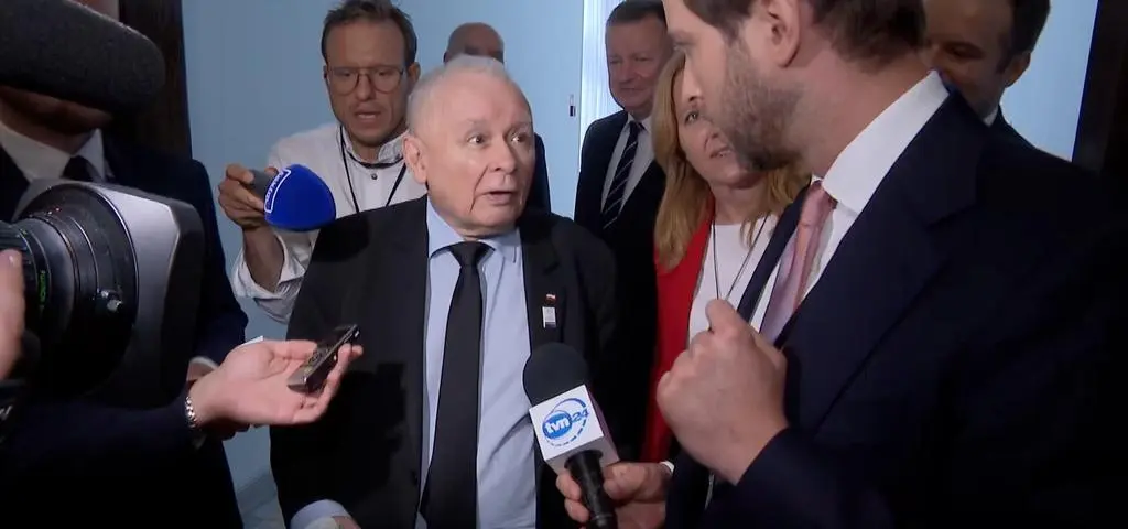 Grube słowa Kaczyńskiego, jeszcze grubsza jego ochrona. "Nieźle ze sobą konkurują, kto będzie szedł bliżej prezesa" 