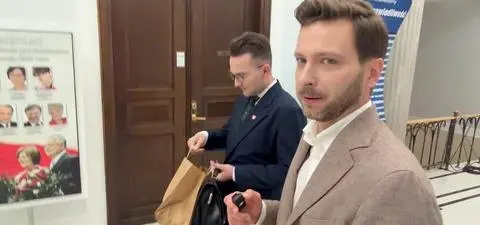 Nie ma sezonu ogórkowego, są pączki. Co słychać w wakacyjnym Sejmie?