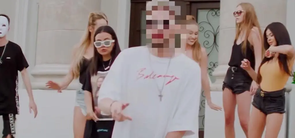 "Youtuber, nastoletnie fanki i prokuratura". Stuu osadzony w warszawskim areszcie