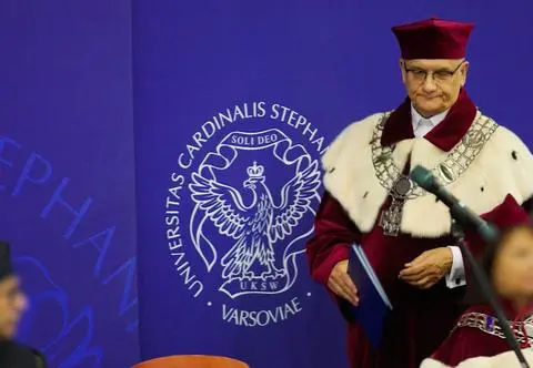 Ksiądz rektor, pani Emilia i mieszkanie na starówce. "Przekabacił ją, omamił"