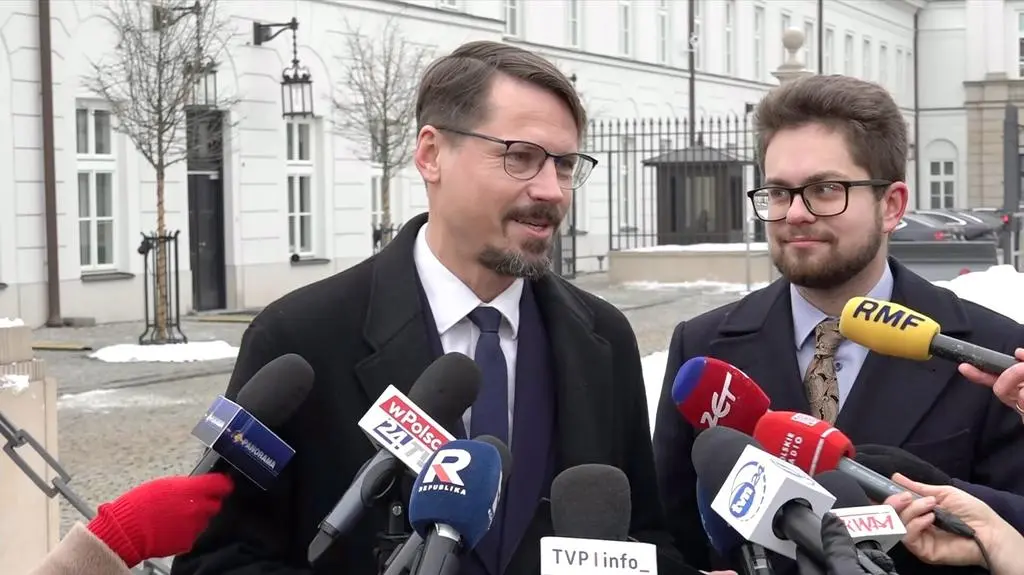 Klub, który wspiera pałac