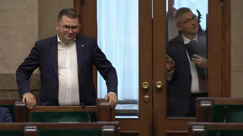 „Chce pan jeszcze dyskutować?” – Satyr na poważne tematy w TVN24 BiS! [Relacja na żywo]