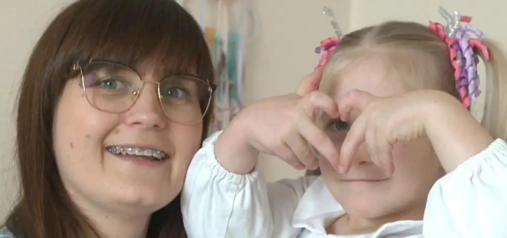 Stomia ocaliła życie Jagody. To dla takich dzieci gra w tym roku WOŚP