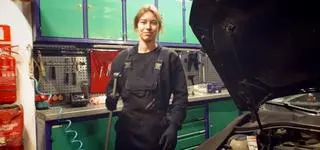 Jest z Ukrainy, naprawia auta. To wystarczyło