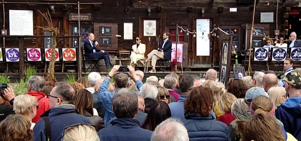 "Zjeżdżaj, człowieku" i inne historie z Sejmu. Dziennikarze TVN24 bez cenzury