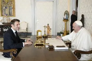 Emmanuel Macron and Pope Francis