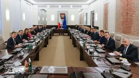 Rząd bez większości na pierwszym posiedzeniu