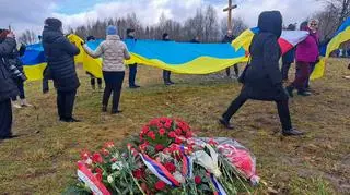 Aktualnie czytasz: Російський посол поклав вінок до місця, де стояв пам'ятник радянському генералу. На тлі криків: "вбивця!", “геть Путіна!”