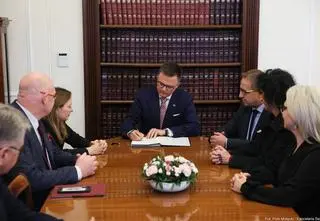 Hołownia podpisał rezygnację