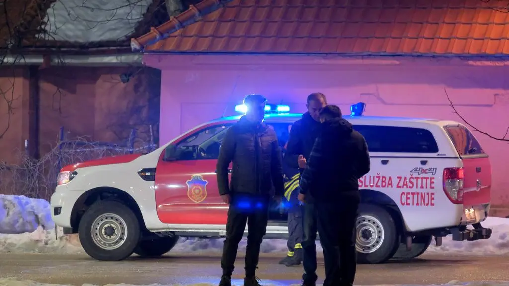 Służby na miejscu strzelaniny w Cetyni 