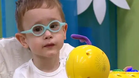 Adaś walczy o sprawne dłonie. Potrzebuje kosztownej operacji