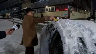 Zbigniew Rau odśnieżał samochód