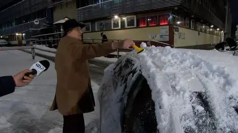 Zbigniew Rau odśnieżał samochód