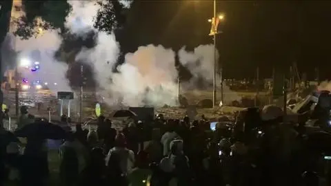 Starcia protestujących z policją w Hongkongu (nagranie z października 2019 roku)