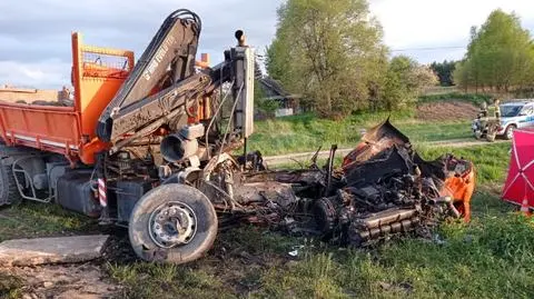 Nie zatrzymał się przed znakiem "stop", wjechał pod pociąg. 37-latek nie żyje