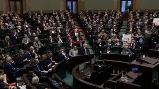 Grzegorz Braun zasiadł dziś w sejmowych ławach