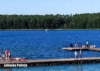 W łódce znajdował się ojciec z trójką dzieci