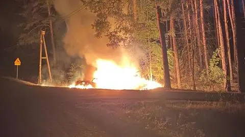 Auto stanęło w płomieniach