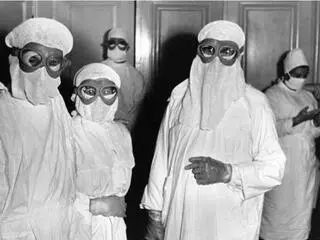 Środki ochrony osobistej podczas epidemii czarnej ospy we Wrocławiu w 1963 r. 