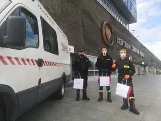 Strażacy od rana wręczają upominki