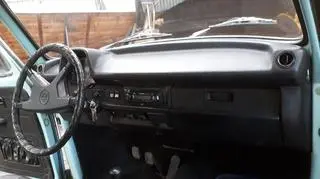 Auto ma oryginalne błękitne wnętrze