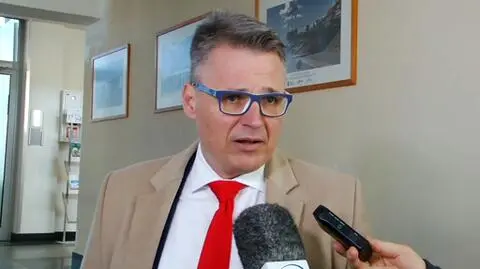 Kwestionował walkę z koronawirusem, ale też osobiście pomagał chorym. Sam jest zakażony