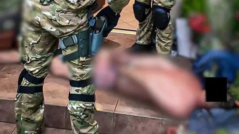 Policja: handlowali półproduktami do produkcji metamfetaminy. Wśród zatrzymanych adwokat i były policjant