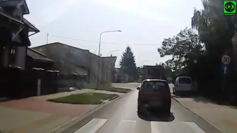 Wyprzedzał śmieciarkę po chodniku. "Gdyby jakieś dziecko wybiegło, byłaby tragedia"