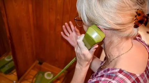 "Uwierzyła w historię, której nie było" i wyrzuciła przez okno 90 tysięcy złotych