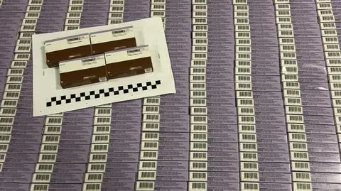 W walizce przewoził tysiące tabletek na budowę masy mięśniowej. Na lotnisku nic nie zgłosił