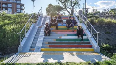 Pomalowali miejskie schody, kredki znów są kolorowe