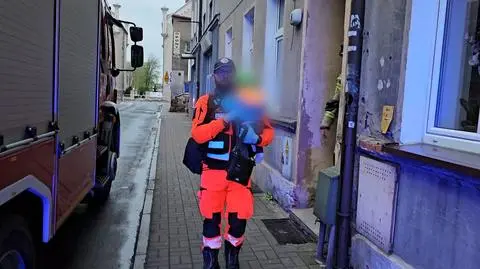 Z mieszkania lała się woda. W środku była pijana kobieta w ciąży