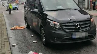 Karawan potrącił kobietę 
