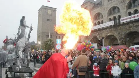 Korowód przed Zamkiem Cesarskim