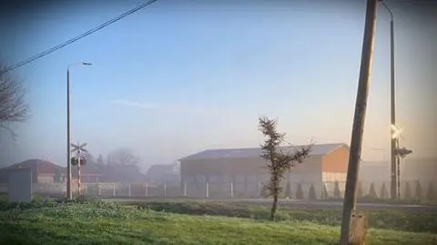  2000 złotych mandatu i 15 punktów karnych za zignorowanie sygnalizacji na przejeździe kolejowym