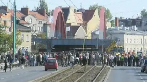 360 ton w powietrzu. Przenieśli most, szkoda go było na żyletki