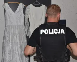 Zabezpieczone przez policję suknie