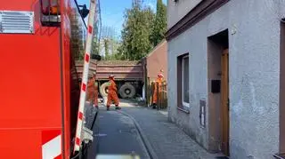 Ciężarówka uderzyła w dom mieszkalny