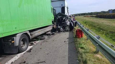 Karambol na A2, cztery osoby ranne. Nitka w kierunku Warszawy była zablokowana